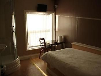 Готель Salford Arms Екстер'єр фото